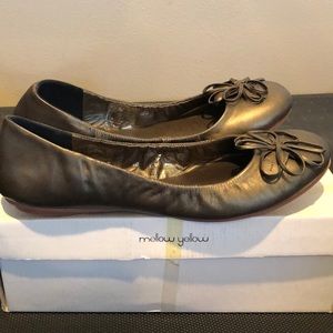 New Mellow Yellow Paris Bronze Color Flats Size 9